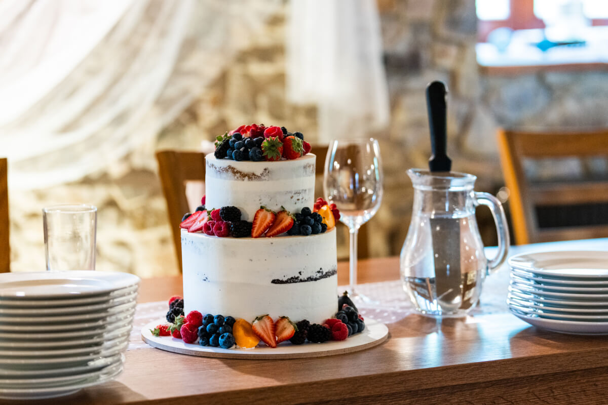 dort na svatbě